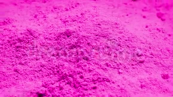 粉红色粉末旋转视频的预览图
