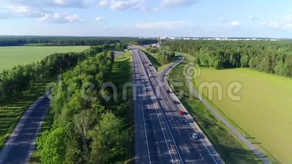飞越高速公路景观道路道路交汇处视频的预览图