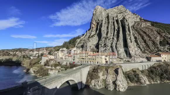 法国史密顿不寻常的岩石全景视频的预览图