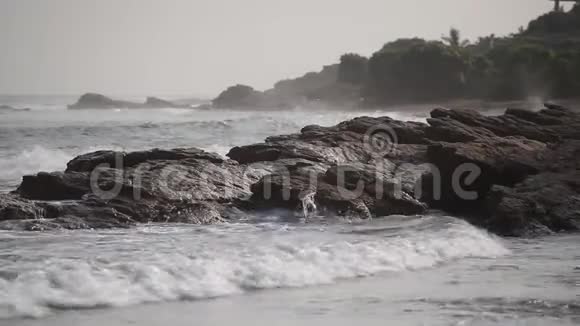 加纳阿克拉的洛基海岸视频的预览图