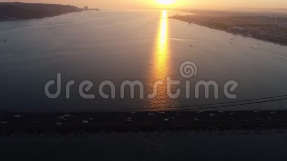 空中镜头悬挂4月25日大桥闪耀视频的预览图