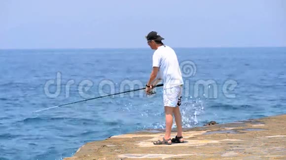 有人钓鱼视频的预览图