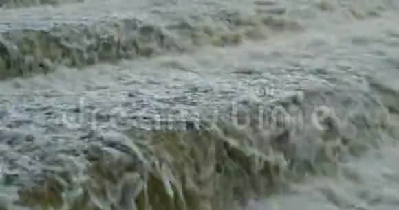 溢洪道白开水视频的预览图