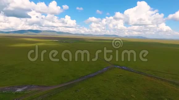 哈卡西亚共和国一座小山上古墓遗址的景观俄罗斯视频的预览图