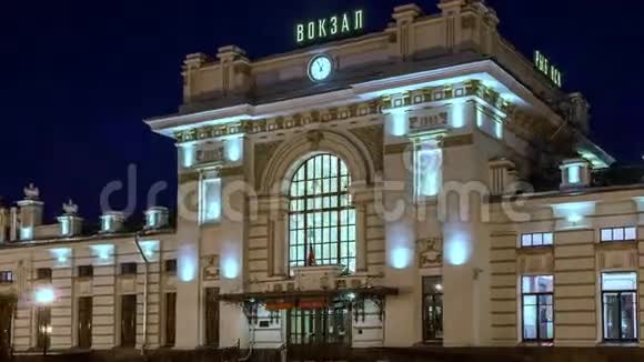 看看夜间火车站视频的预览图