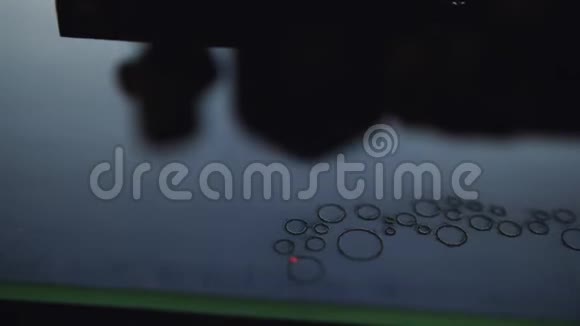 激光雕刻镜面使用专业数控机床视频的预览图