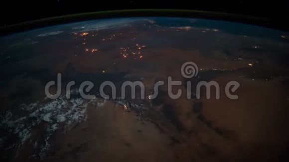 2个视频1从国际空间站上看到地球这段视频的元素由美国宇航局提供视频的预览图