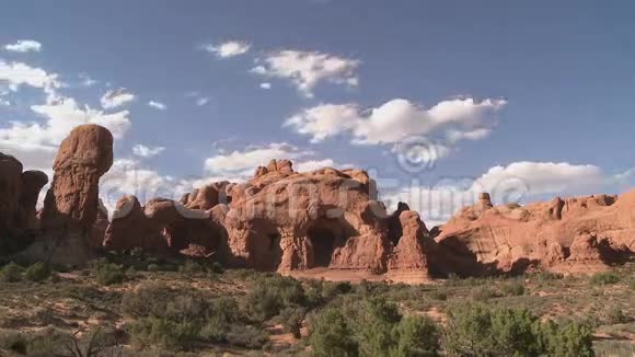 岩拱和云时程视频的预览图
