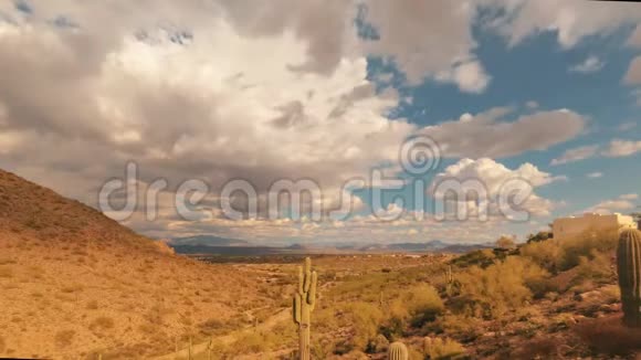 美国亚利桑那州沙漠时间推移喷泉山视频的预览图