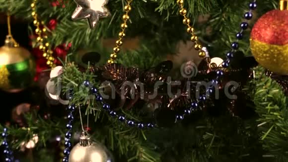 圣诞树装饰2个视频的预览图