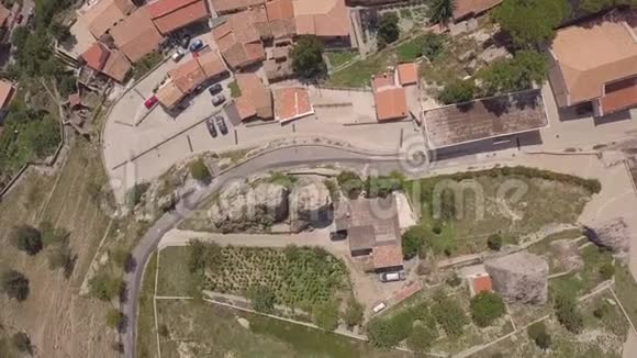 意大利卡拉布里亚令人叹为观止的自上而下4k天线乡村和乡村视频的预览图