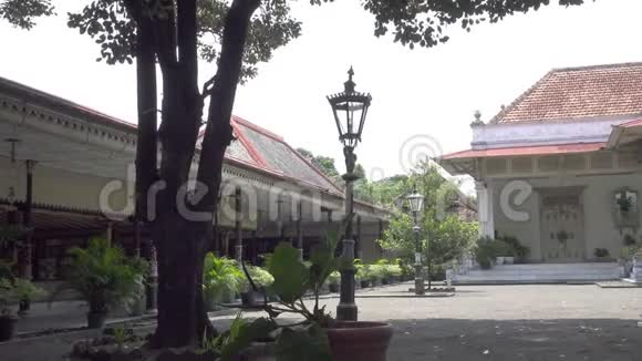 奎顿或凯拉顿是爪哇语中的皇家宫殿它的名字来源于karatuan意思是ratu的住所视频的预览图