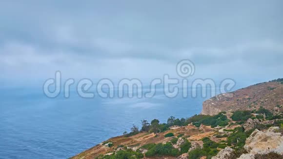 马耳他定力悬崖海面多云天气视频的预览图
