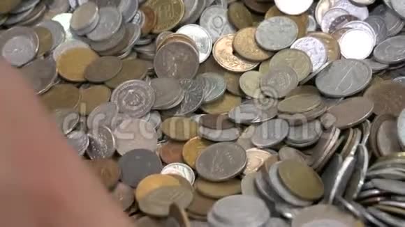 世界各地不同的硬币视频的预览图