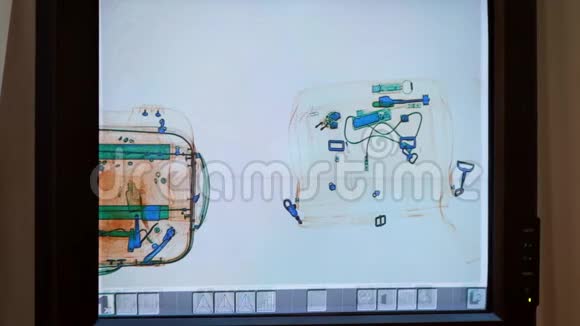 机场X光扫描仪屏幕上扫描的行李视频的预览图