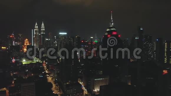 无人机在马来西亚上空盘旋吉隆坡视频的预览图