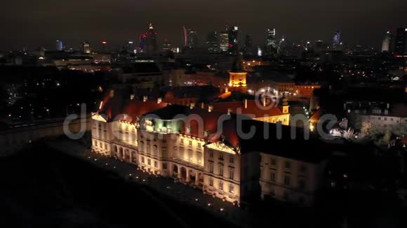晚上从老城皇家城堡的高度观看波兰华沙视频的预览图