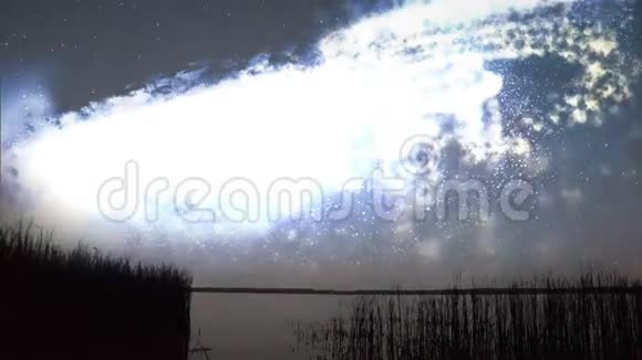 湖面上空的夜空视频的预览图
