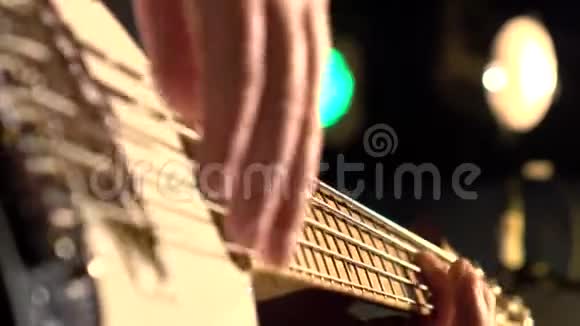 低音吉他吉他演奏课视频的预览图