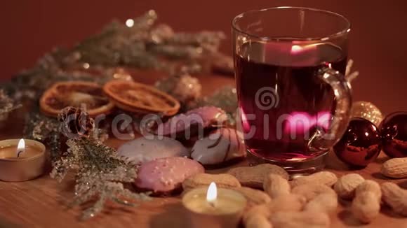 为圣诞节准备的热辣红酒视频的预览图