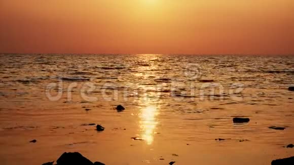 太阳在海面上的反射视频的预览图