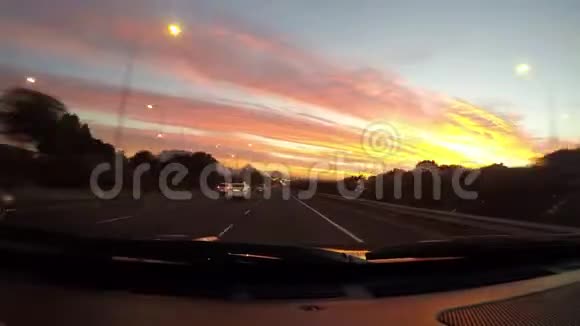 日落时分潜水高速公路视频的预览图