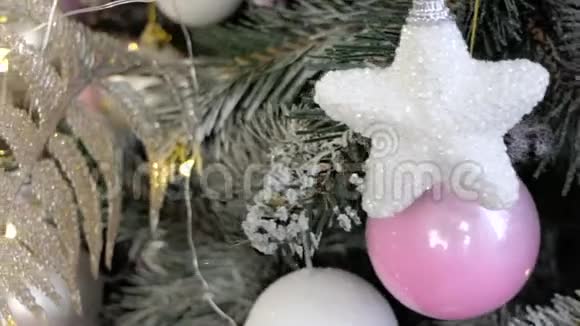 圣诞树和新生婴儿视频的预览图