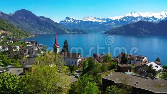 在著名的卢塞恩卢泽恩c附近的韦吉斯村卢塞恩维耶瓦尔德泰西湖皮拉塔斯山和瑞士阿尔卑斯山视频的预览图
