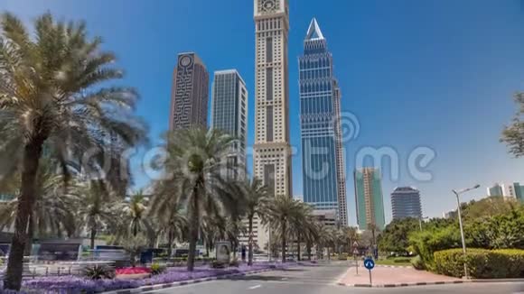 阿联酋迪拜谢赫扎耶德路商业中心的摩天大楼正在逐渐过时视频的预览图