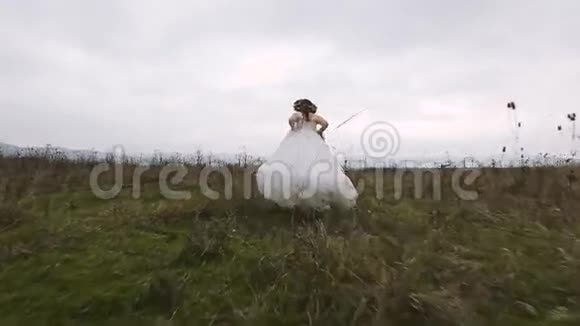 新郎之旅的新娘视频的预览图