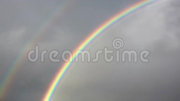 云中双彩虹视频的预览图