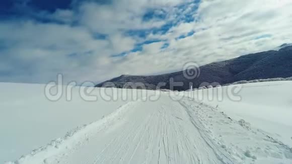 滑雪在雪域行动相机POV透视视频的预览图