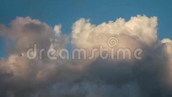 云飞在蓝天时光流逝视频的预览图