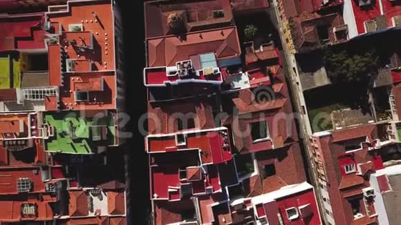 西班牙加那利群岛特内里费圣克里斯托巴尔德拉拉古纳的房屋俯视图视频的预览图