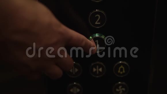 电梯按钮向上推视频的预览图