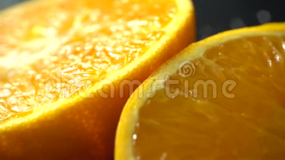 剪裁的普通话橙色特写鲜橙果轮作视频的预览图