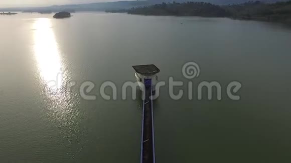 印度尼西亚斯拉维市可卡班大坝的空中俯视图视频的预览图