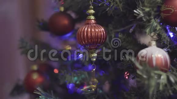 老式圣诞玩具摇摆圣诞节和新年装饰摘要模糊的博克假日背景眨眼视频的预览图
