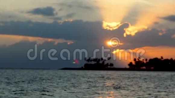 巴厘岛海边日落视频的预览图