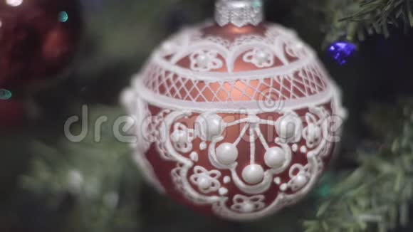 分散圣诞节和新年装饰摘要模糊的博克假日背景眨巴一下加兰圣诞节视频的预览图