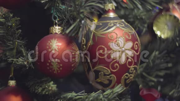奢华的圣诞节和新年红色黄金和黑色装饰摘要模糊的博克假日背景闪烁的加兰视频的预览图