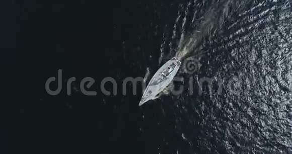 游艇在河上的船海船海海海帆视频的预览图