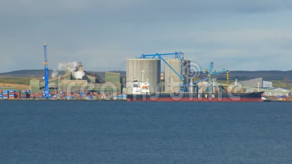 冰岛铝厂工业建筑晴天视频的预览图
