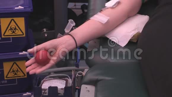 女人献血视频的预览图
