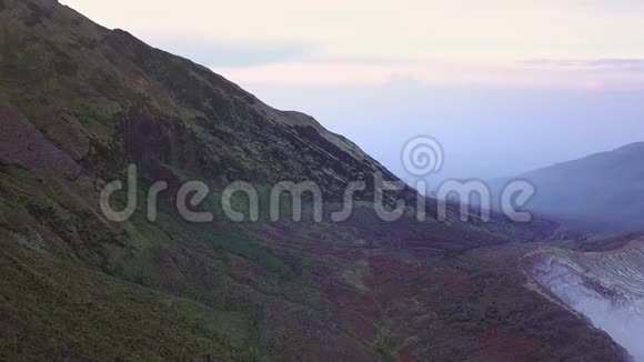 黎明空中观星动火山全景视频的预览图