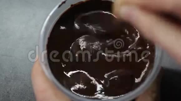 罐子里的巧克力视频的预览图
