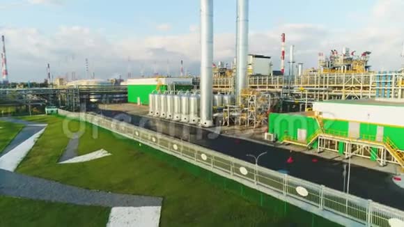 工厂用地的燃料罐结构视频的预览图