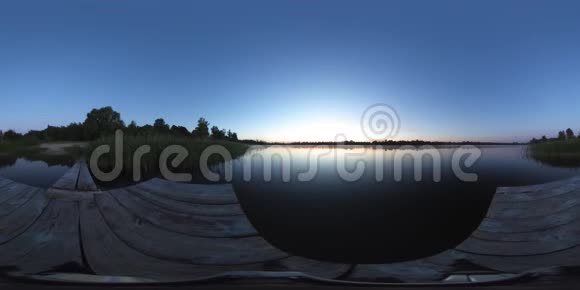 4k360VR视频美丽的日出在湖面上的时间流逝视频的预览图