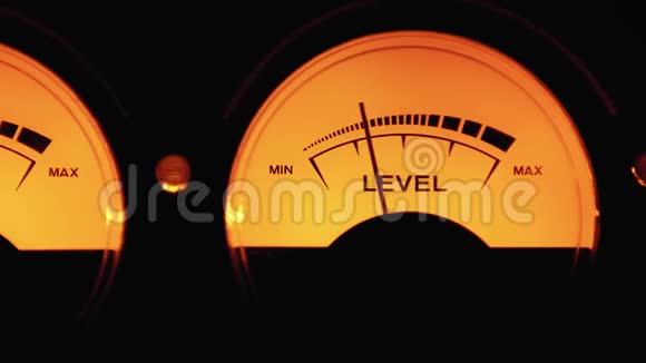 模拟老式拨号指示器的声音信号水平伏米经典年份音量指示器视频的预览图