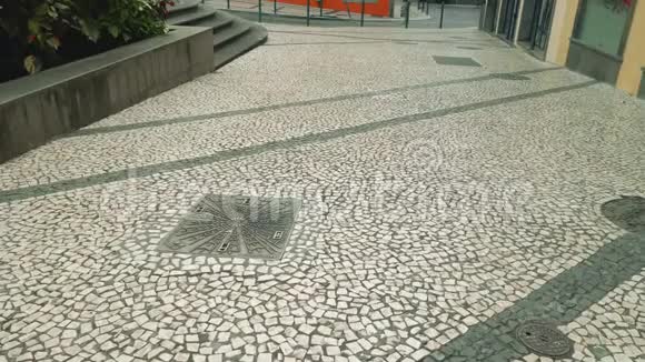 葡萄牙老城区的石头路面视频的预览图